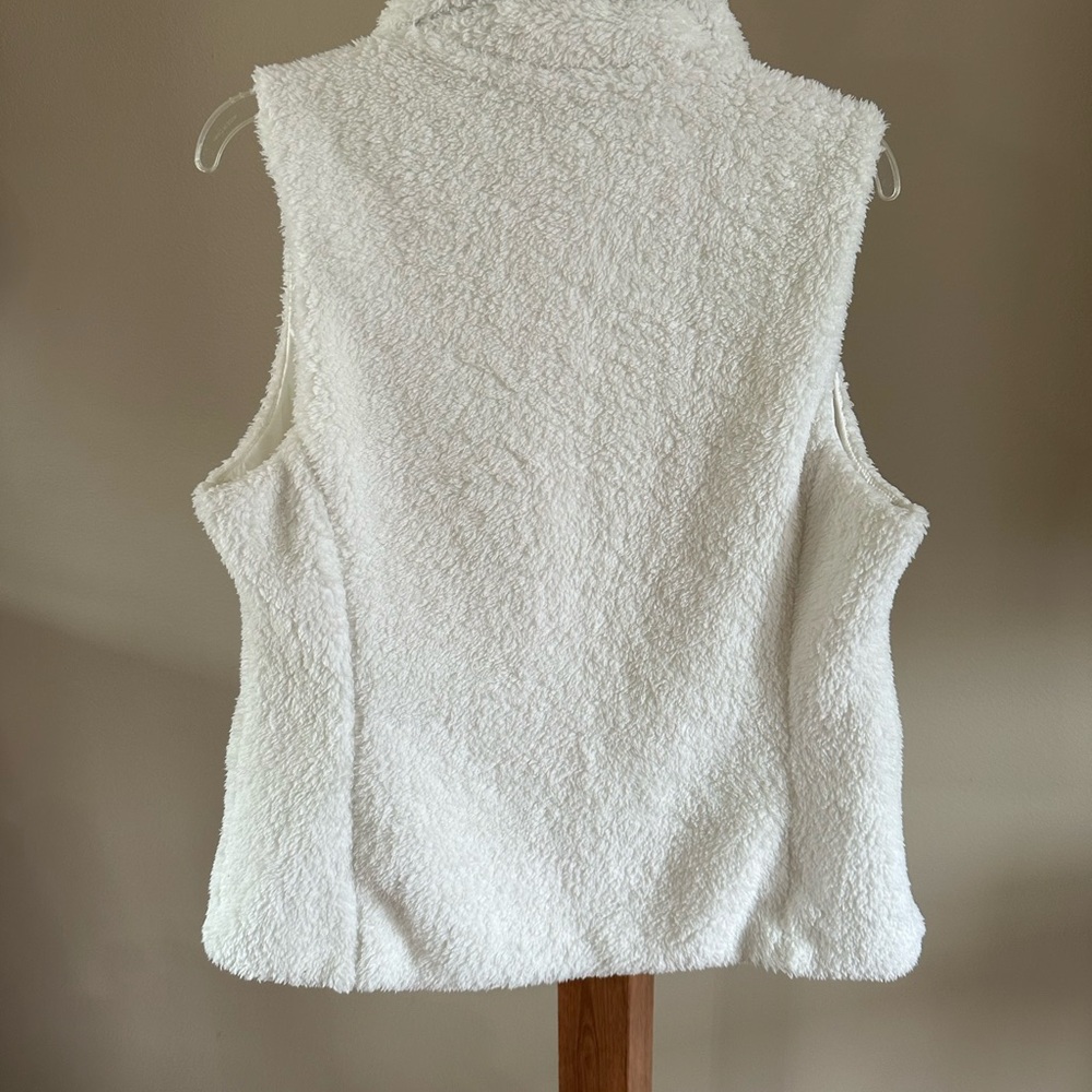 Patagonia Soft White Fleece Vest - Picture 9 of 9